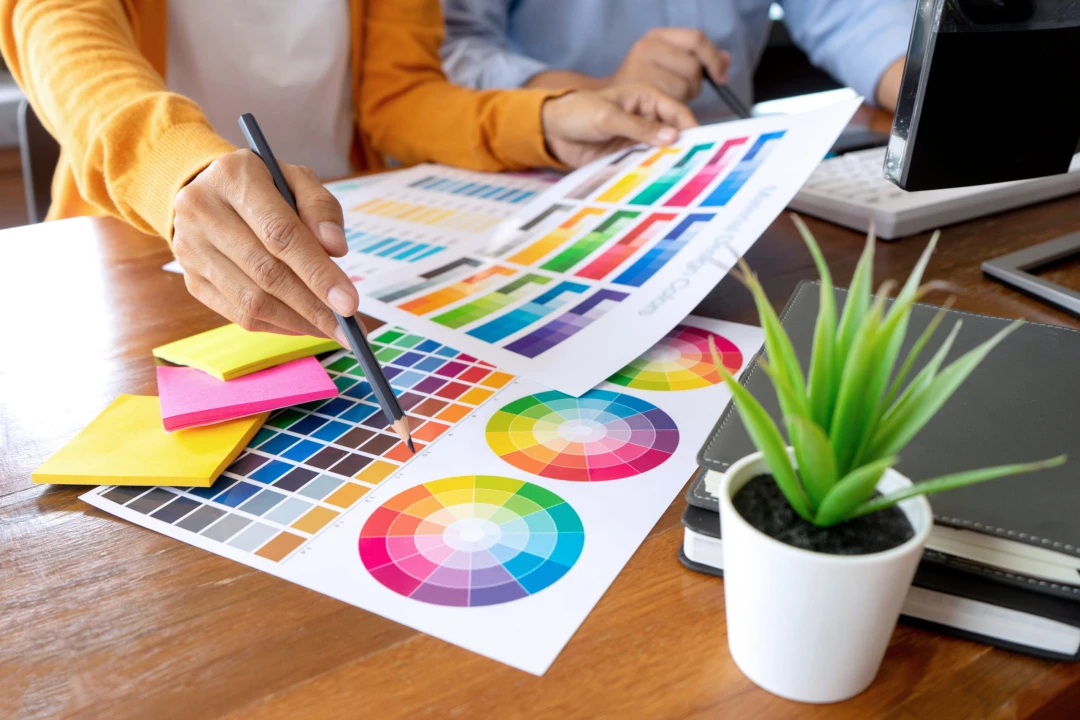 چگونه رنگ‌ها را مانند یک طراح حرفه‌ای در پروژه خود انتخاب کنید؟ نکات و ترفندها