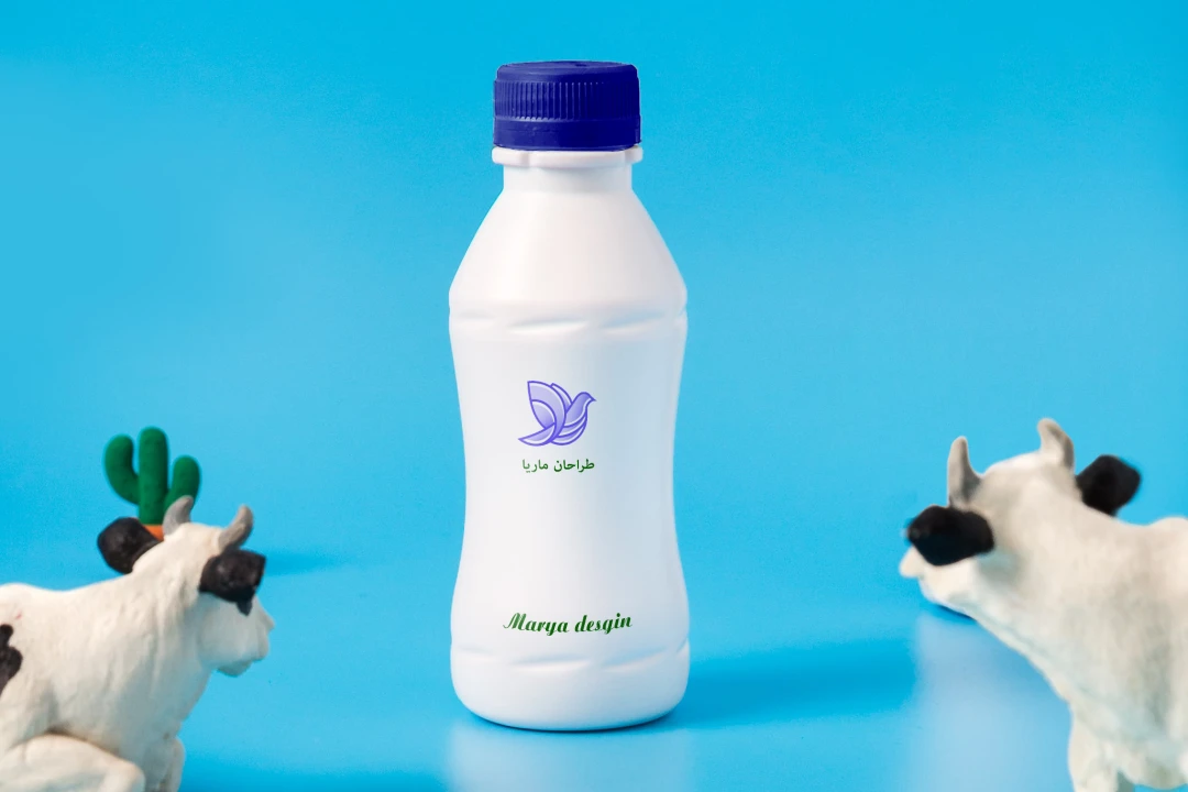 موکاپ گرافیکی بطری شیر
