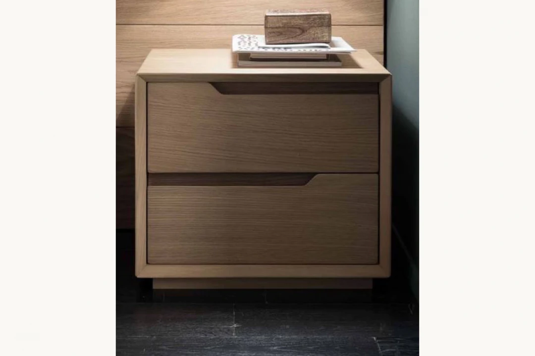 میز کنار تخت