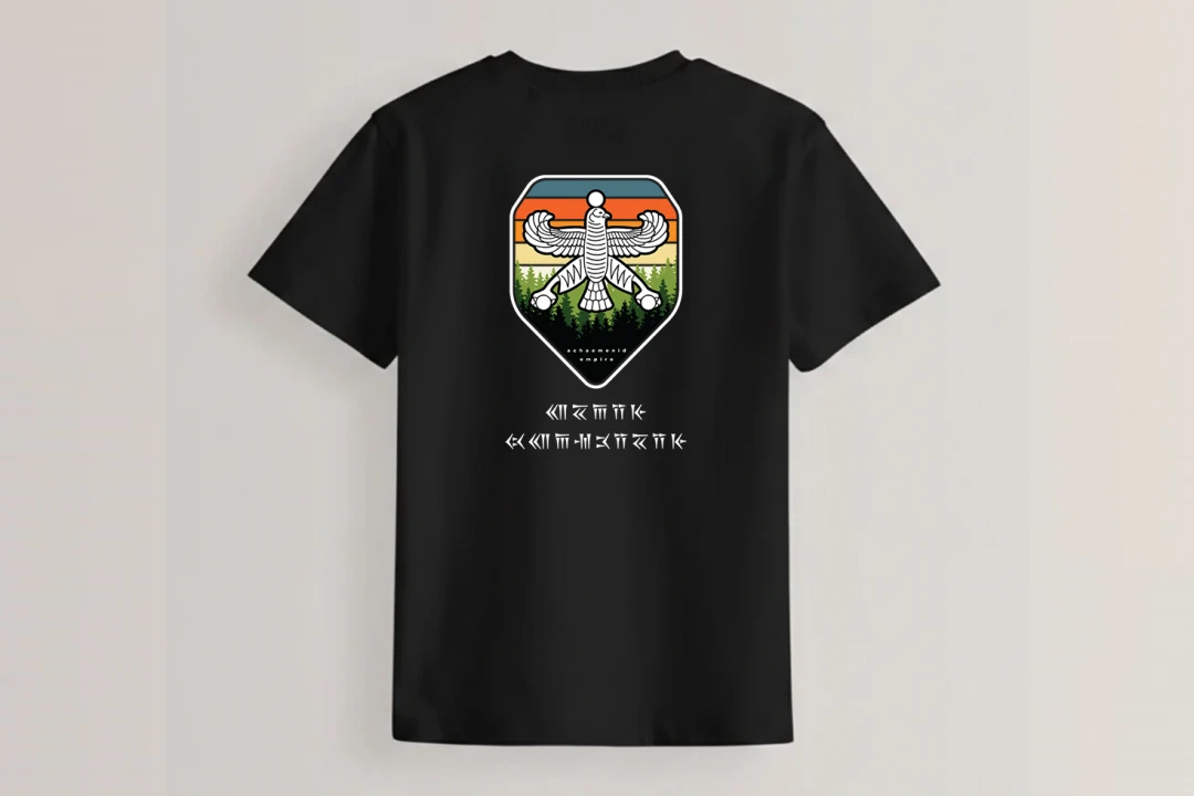 طرح تیشرت هخامنشیان و نماد شهباز با نوشتار پارسی کهن