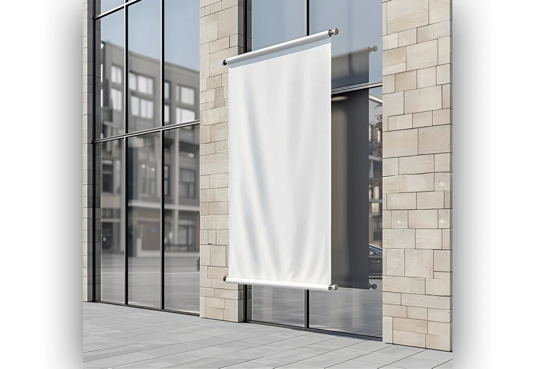 موکاپ بنر اطلاعیه روی دیوار عمودی