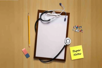 موکاپ تراکت تبلیغاتی پزشکی و آزمایشگاهی