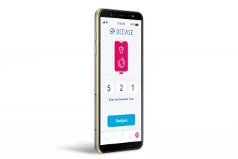 موکاپ موبایل ایستاده