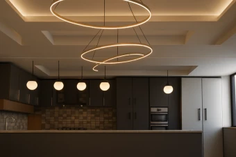 صحنه اماده آشپزخانه